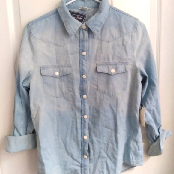 Forever 21 I love h81 denim woven shirt, medium button down, western shirt, new - Picture 1 of 9